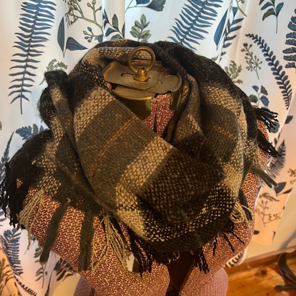 🎁 Loft Scarf - Picture 3 of 5
